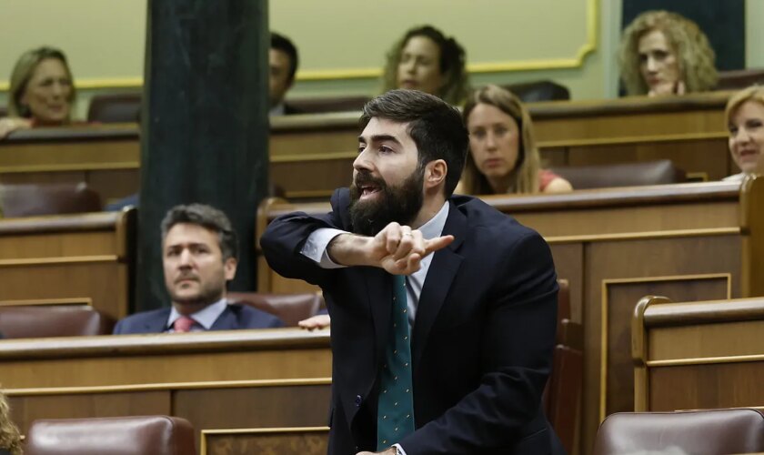 Un diputado de Vox defiende que el franquismo fue "una etapa de progreso para lograr la unidad nacional" y Bolaños lo acusa de "blanquear crímenes"