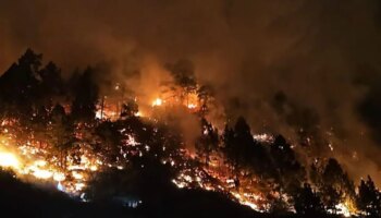 Un incendio obliga a evacuar a unas 200 personas en El Paso (La Palma)