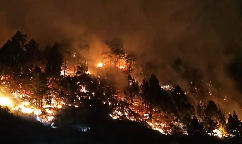 Un incendio obliga a evacuar a unas 200 personas en El Paso (La Palma)