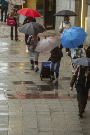 Una docena de comunidades autónomas, en alerta amarilla y naranja este domingo por lluvias, vientos y fenómenos costeros