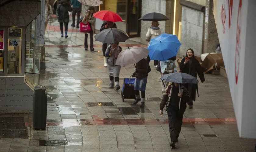 Una docena de comunidades autónomas, en alerta amarilla y naranja este domingo por lluvias, vientos y fenómenos costeros