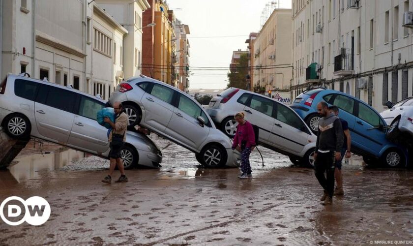 Valencia residents say flood warnings came too late