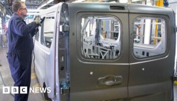 Vauxhall owner to close Luton plant