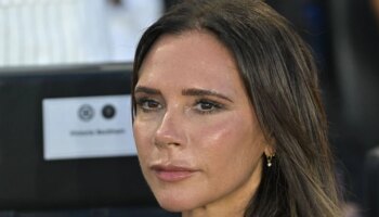 Victoria Beckham desvela el motivo de la seriedad que caracteriza sus posados: «Me sentía muy incómoda»