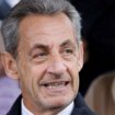 «Vous savez qu’on ne travaille pas 24 heures par semaine»: un professeur interpelle Nicolas Sarkozy en pleine séance de dédicace