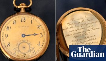 Watch given to captain who saved 700 Titanic passengers sells for £1.56m