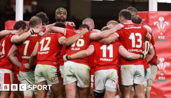 Wales players in a huddle after defeat to Australia