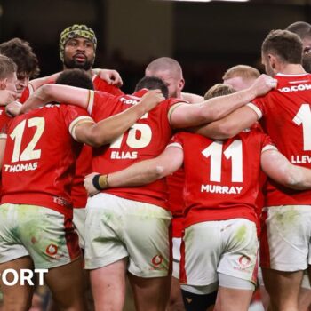 Wales players in a huddle after defeat to Australia