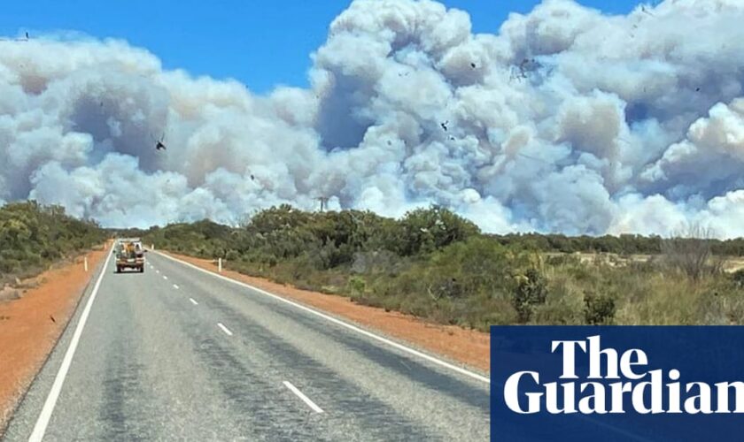 ‘Too late to leave’ warning for residents as fire in coastal WA rips through evacuation routes