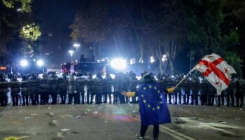 « Nous avons voté pour l’UE. Et que fait notre gouvernement ? L’exact inverse » : en Géorgie, nouveaux affrontements entre manifestants et policiers