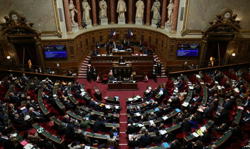 Examen du budget au Sénat : la gauche crie au « coup de force » du gouvernement et quitte la séance