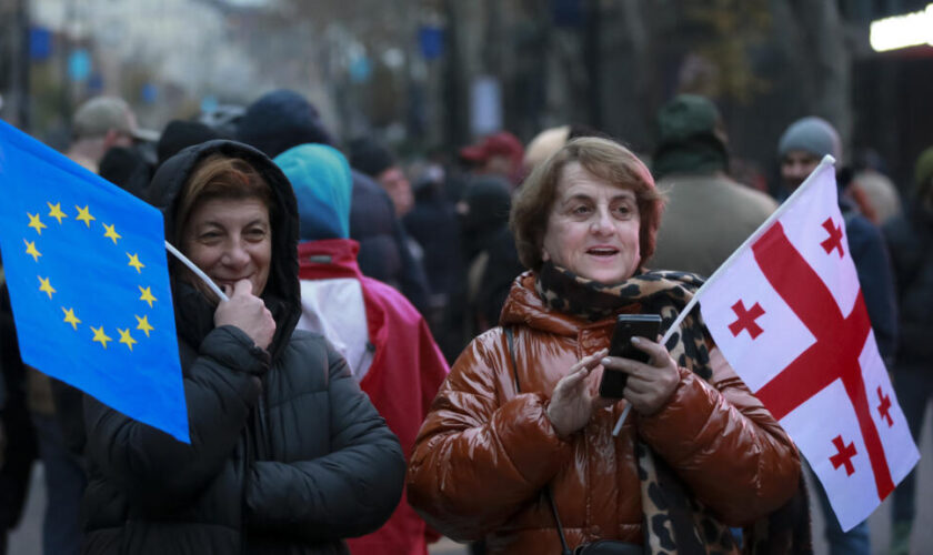 Géorgie : des milliers de manifestants pro-UE dans les rues pour la quatrième soirée consécutive