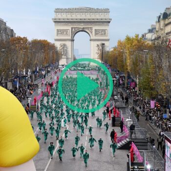 Pour « Squid Game » saison 2, un terrain géant de « 1, 2, 3, Soleil » installé sur les Champs-Élysées