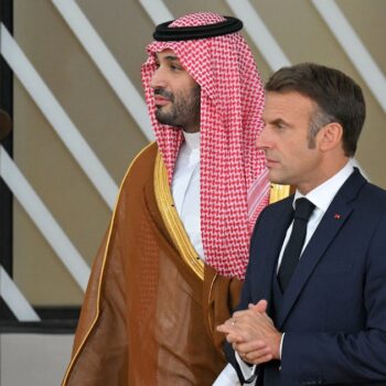 Emmanuel Macron en Arabie saoudite : comment MBS est redevenu le maître du jeu au Moyen-Orient