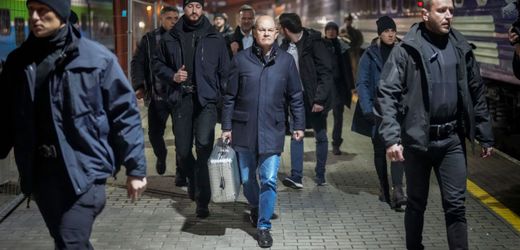 Olaf Scholz überraschend zu Blitzbesuch in der Ukraine eingetroffen