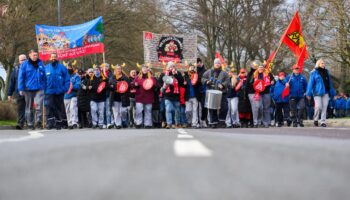 IG Metall: Mehr als zehntausend VW-Mitarbeiter im Warnstreik