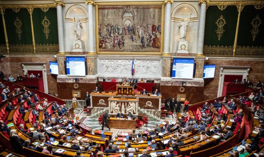 Michel Barnier menacé de censure par une Assemblée divisée en trois blocs