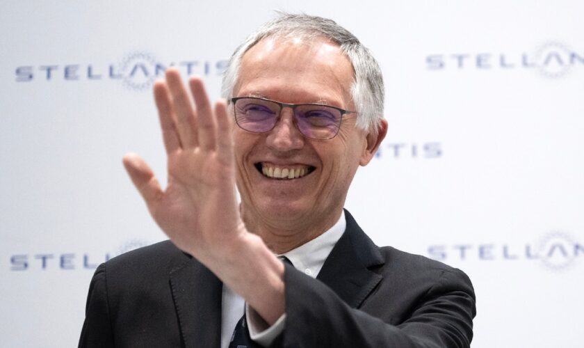 Le PDG de Stellantis Carlos Tavares pendant l'inauguration d'une usine à Turin, en Italie, le 10 avril 2024