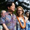 Le président taïwanais Lai Ching-te visite le musée Bishop avec le directeur du musée Dee Jay Mailer à Honolulu, Hawaï, le 30 novembre 2024