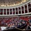 Lundi à l'Assemblée nationale, le rapporteur du budget de la Sécu, Yannick Neuder (LR), a estimé qu'un rejet du budget ne laisserait "que quelques semaines de trésorerie" aux organismes publics pour "payer les retraites, rembourser les soins et financer les impôts"