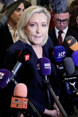 Regierungskrise in Frankreich: Marine Le Pen und ihre plötzliche Eile