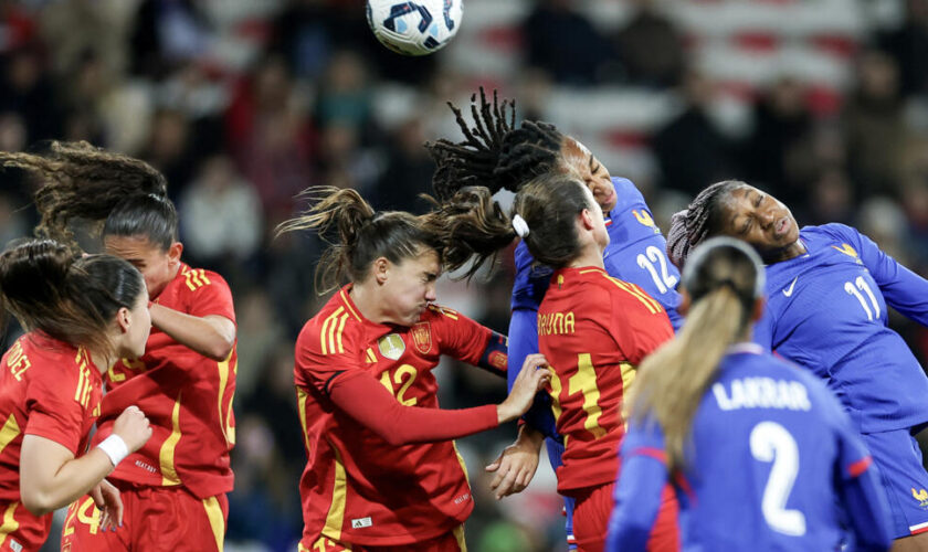 Football : les Bleues une nouvelle fois surclassées par les Espagnoles