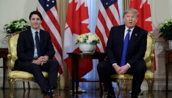 Trump hat Kanada mit hohen Einfuhrzöllen bei Amtsantritt gedroht. (Archivbild) Foto: Evan Vucci/AP/dpa