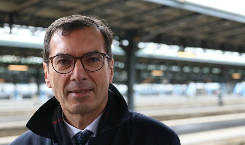 Le président de la SNCF, Jean-Pierre Farandou, à la Gare de l'Est à Paris, le 12 décembre 2023