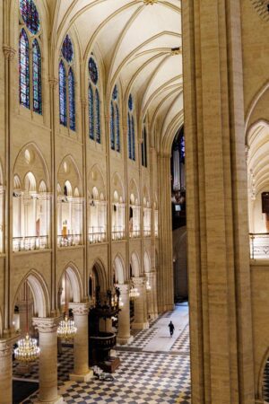 Notre-Dame de Paris, une mythologie française, au croisement de la religion et de la politique