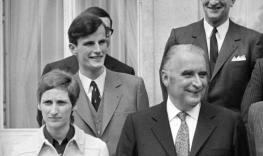 Barnier et Pompidou, d’où vient cette photo des deux seuls Premiers ministres censurés de la Ve République