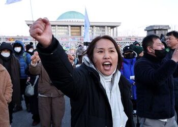 Südkorea und das Kriegsrecht: Wie Menschen auf der Straße den Staatsstreich stoppten