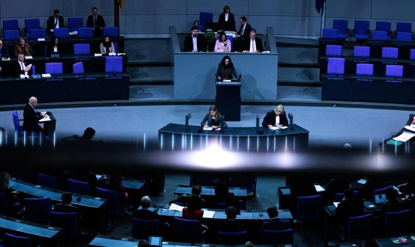 Paragraf 128: Bundestag debattiert über Neuregelung von Schwangerschaftsabbrüchen