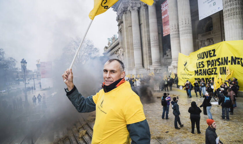 «Ça fait du bien d’exprimer sa rage» : des agriculteurs de la Confédération paysanne mènent une action surprise à Paris contre le Mercosur