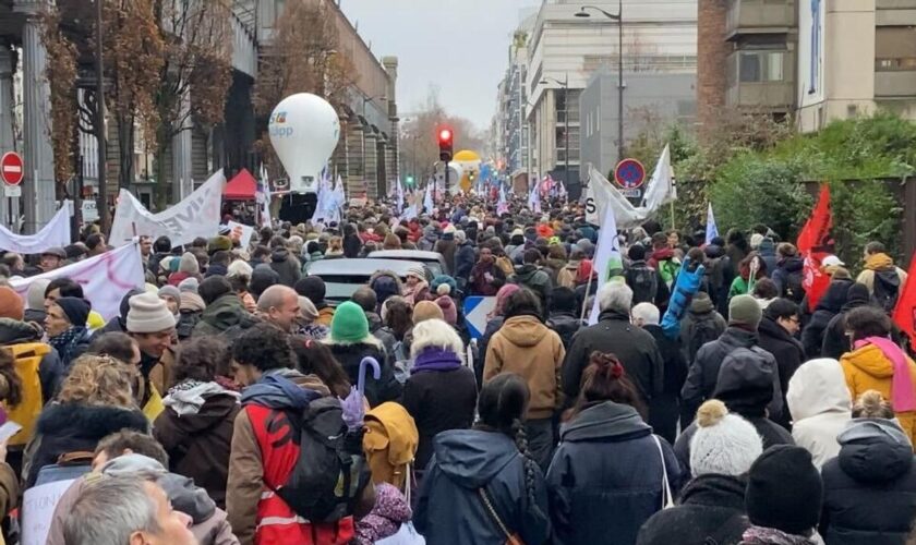 « Fainéants, privilégiés, trop nombreux »… les fonctionnaires réagissent dans la rue au mépris et aux clichés envers la fonction publique