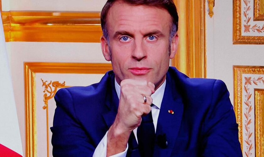 Après la chute du gouvernement, Emmanuel Macron expose son idée “pas claire” du nouvel exécutif