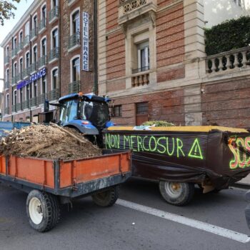 « Maintenant, à qui on va avoir affaire ? » : après la motion de censure, des agriculteurs visent des permanences de députés