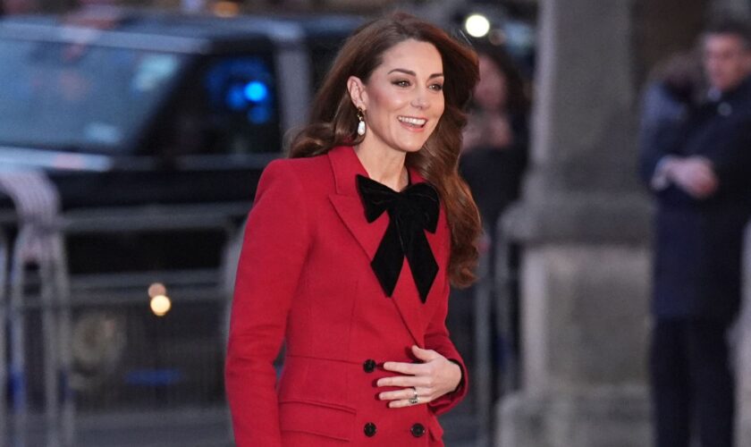 Kate arrives for annual Christmas carol service