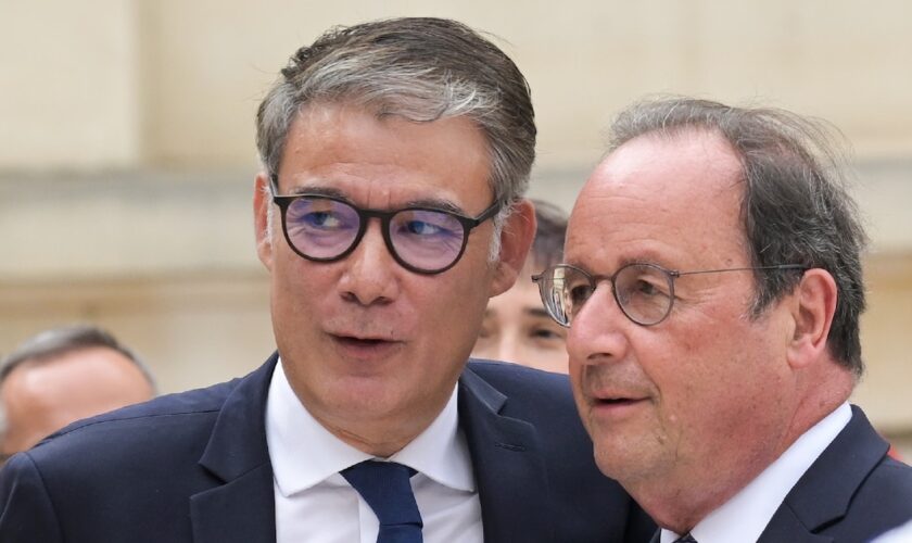 Alors que le patron du PS Olivier Faure (gauche) a défendu mardi la motion de censure contre le gouvernement Barnier, il est de plus en plus contesté au sein du PS, où l'ex-président François Hollande a lancé l'offensive en réclamant son remplacement à la tête du parti