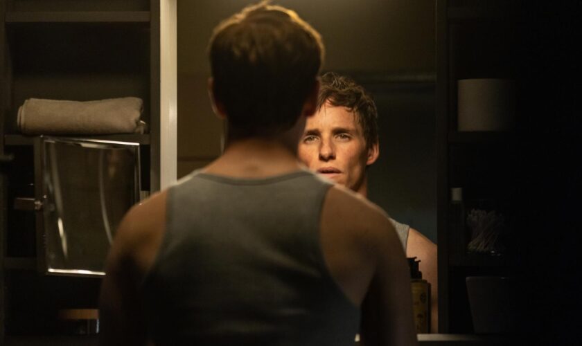 Dans la série « The Day of the Jackal » , Eddie Redmayne incarne un parfait tueur à gages