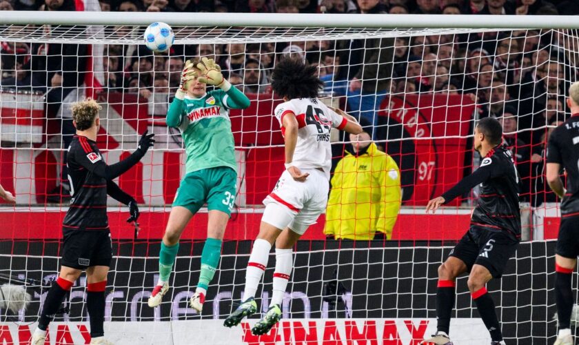 Stuttgarts Torwart Alexander Nübel sieht beim 0:1 nicht gut aus. Foto: Tom Weller/dpa