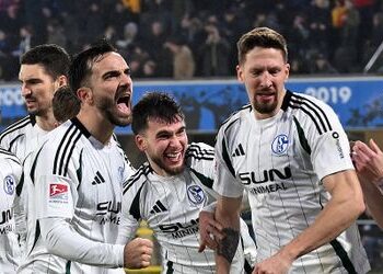 2. Fußball-Bundesliga: Schalke feiert überraschenden Sieg gegen Tabellenführer Paderborn