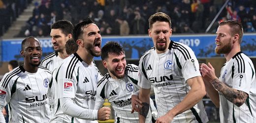 2. Fußball-Bundesliga: Schalke feiert überraschenden Sieg gegen Tabellenführer Paderborn