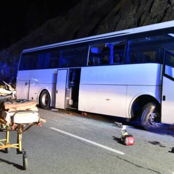 Deux morts, le chauffeur positif à la cocaïne… Ce que l’on sait d’un accident de car dans les Pyrénées