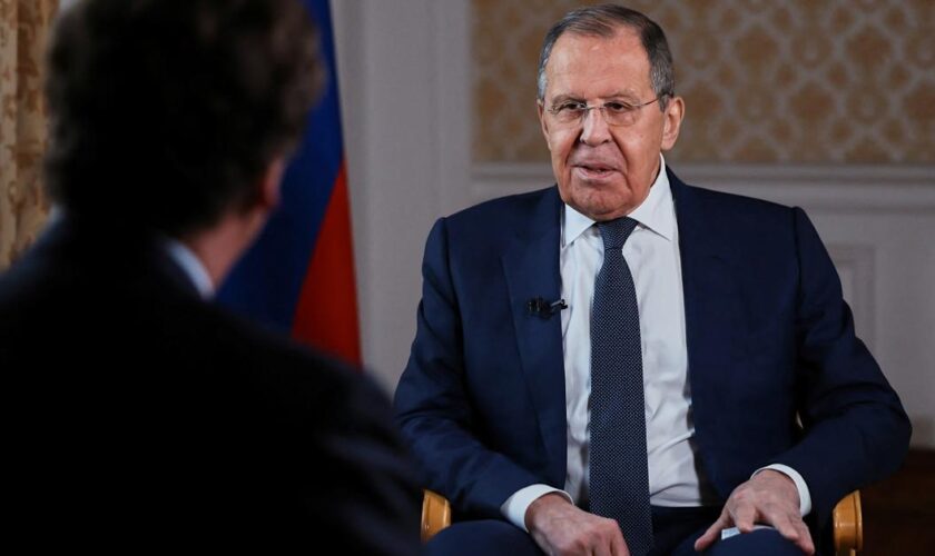 Au micro de Tucker Carlson, Sergueï Lavrov s’emploie à rassurer les Américains