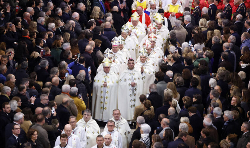 La cathédrale Notre-Dame de Paris rouvre ses portes lors d’une cérémonie fastueuse