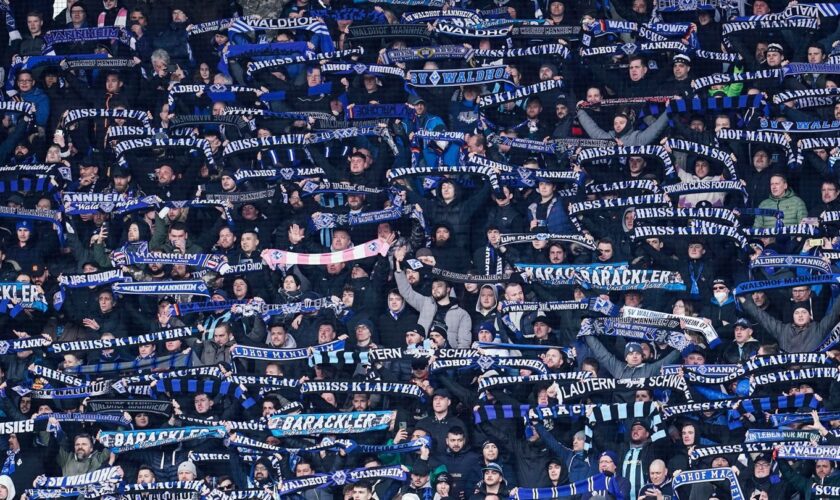 Trotz seiner treuen Fans steht der SV Waldhof Mannheim in der 3. Liga nur knapp über der Abstiegszone. Foto: Uwe Anspach/dpa