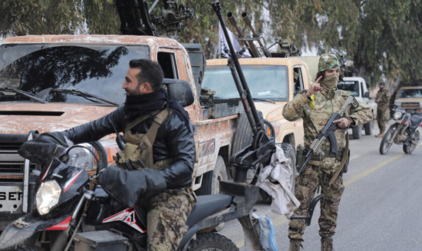 En direct : Les rebelles syriens du HTC revendiquent la prise de Homs, troisième ville du pays