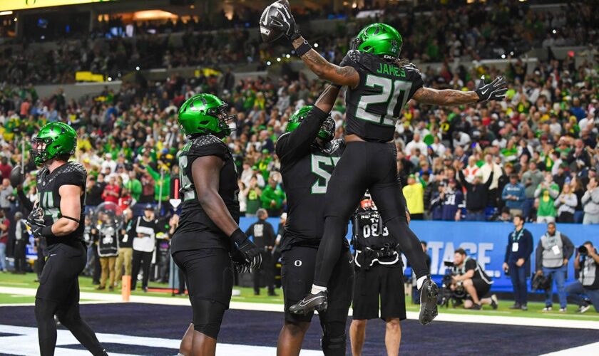 No. 1 Oregon staves off valiant Penn State effort to win Big Ten title