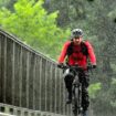 Regenhosen zum Radfahren von Gonso, Gorewear, Adidas, GripGrab, Endura, Vaude und AGU im Test