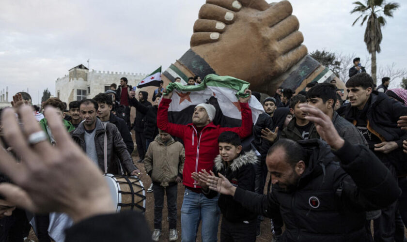 En images : la Syrie en liesse après la chute du régime de Bachar al-Assad